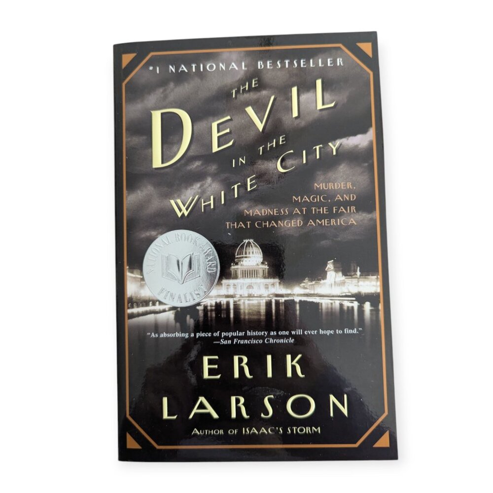 The Devil in the White City by Erik Larson Paper Back Book Published 2003